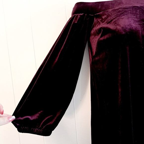 Vince Camuto Off the Shoulder Velour Dress - Picture 6 of 9